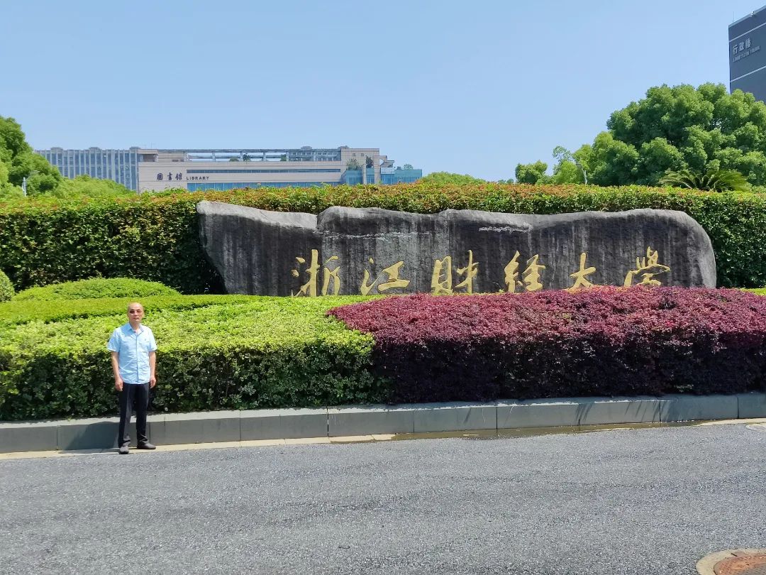 浙江玫凯睿财务管理有限公司首席讲师毛雨亭为浙江财经大学税务硕士研究生授课